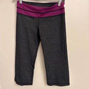 Lululemon Womans 6 Gray and Purple Yoga Capri Leggings
